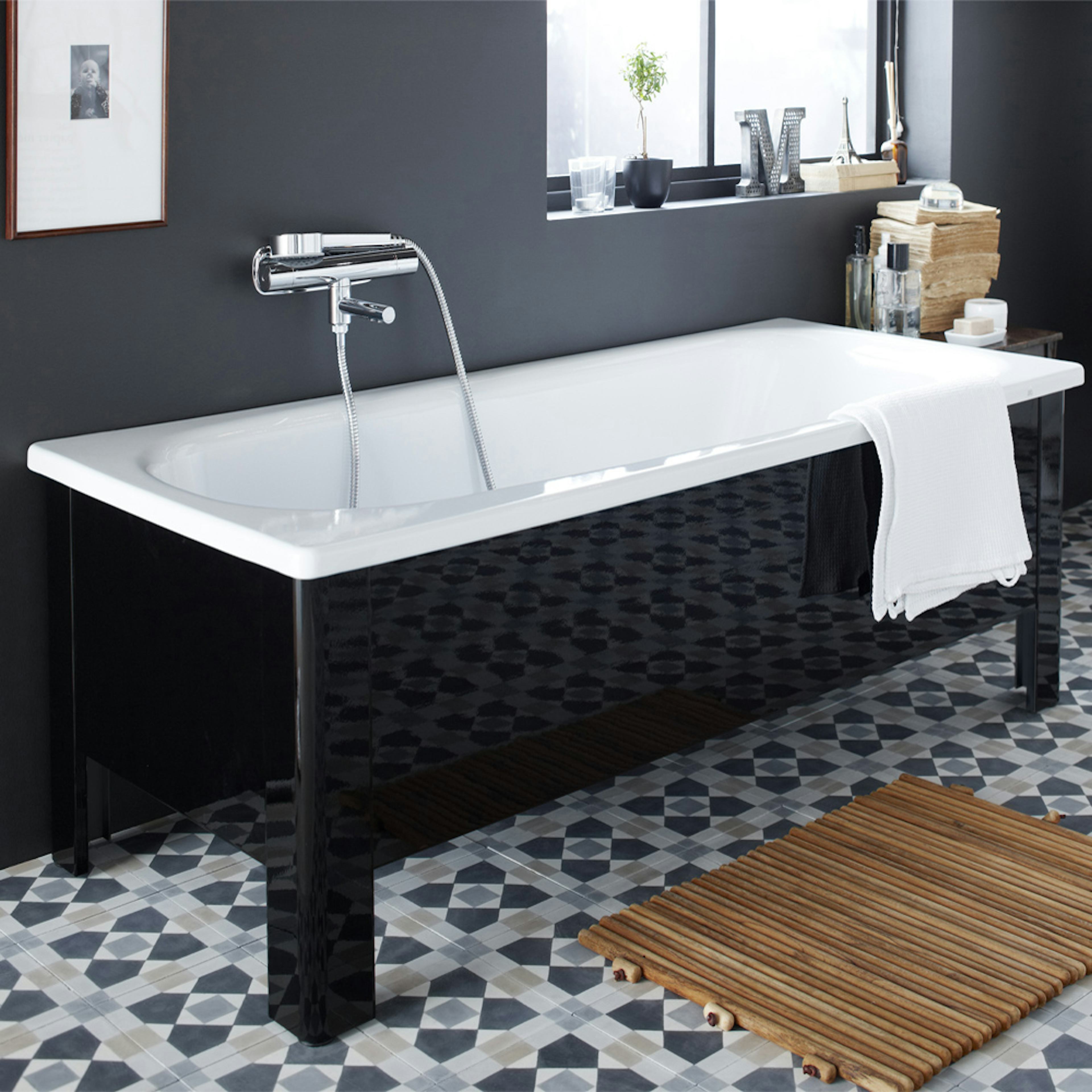 Halvfront med Stativ Ifö Caribia Svart