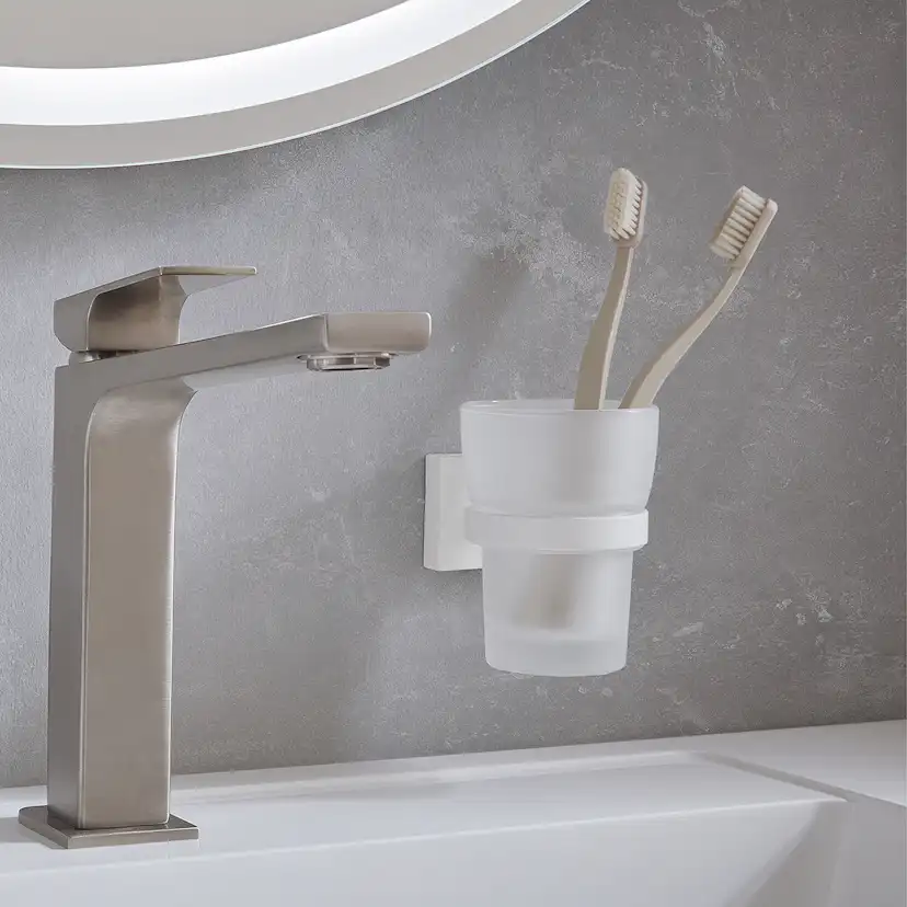 HOUSE HÅLLARE MED FROSTAT TANDBORSTGLAS, MATT VIT Vit
