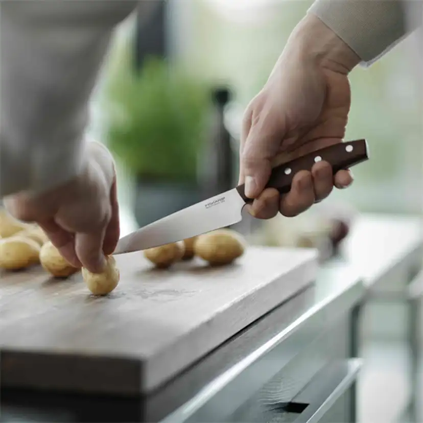 Fiskars Norr 12 cm – Grönsakskniv i Premium Rostfritt Stål
