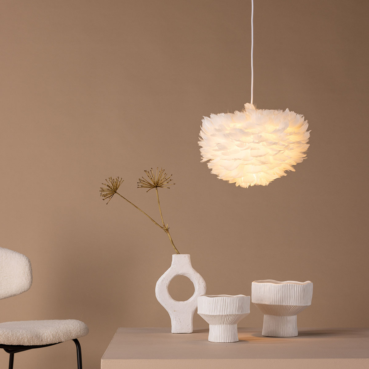 Nicola - Small Pendant Lamp - White / White artificial feath Vit