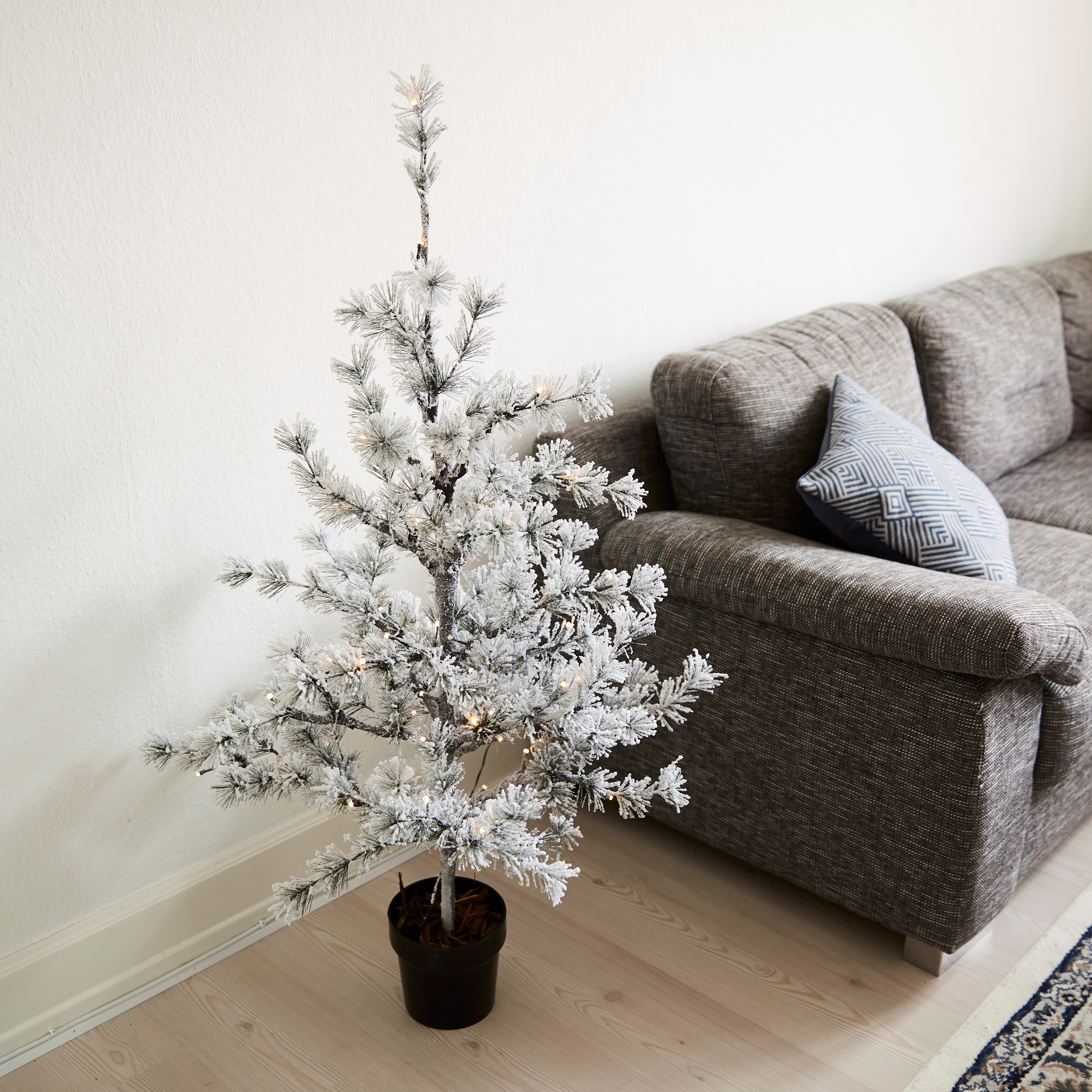 Lärkträd Nordic Winter i Kruka 120 cm med Snö och Ljus