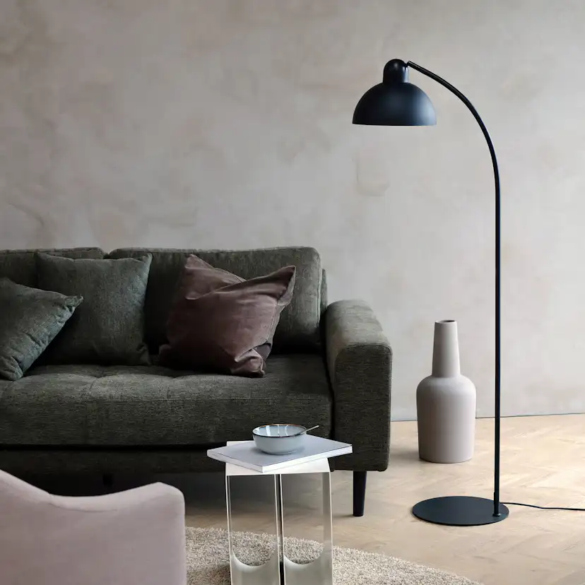 Golvlampa Dyberg Larsen Eric Svart