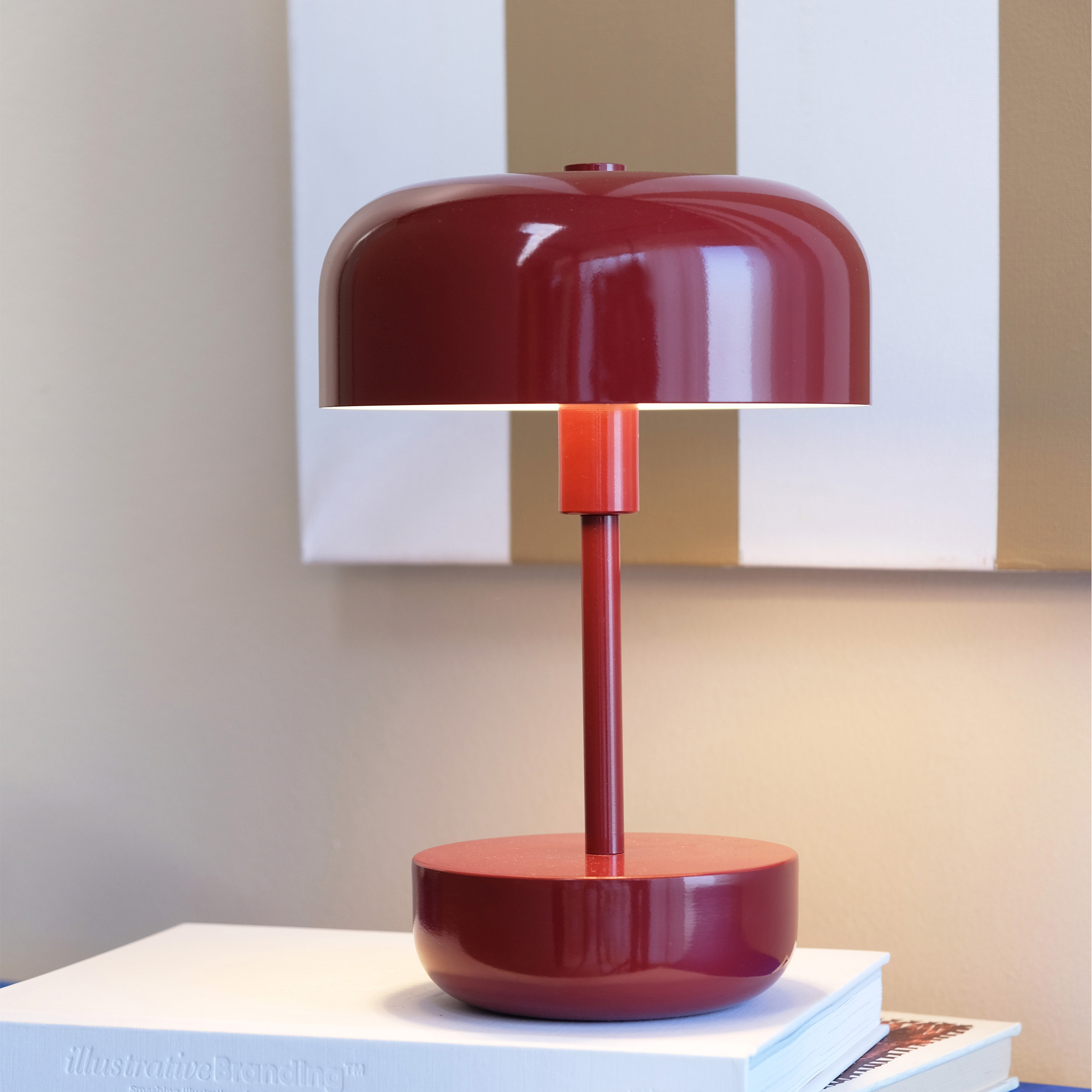 Portabel Bordslampa Dyberg Larsen Haipot LED Uppladdningsbar Röd