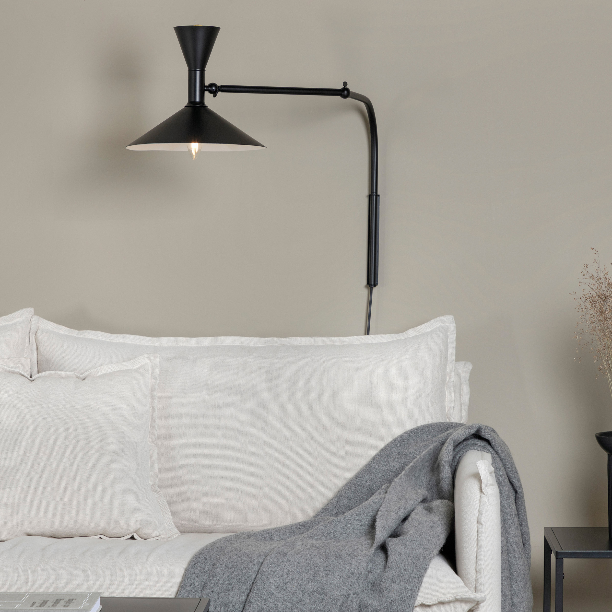 Canopus Wall Mounted matt black D300*L800*H240 -500 Svart