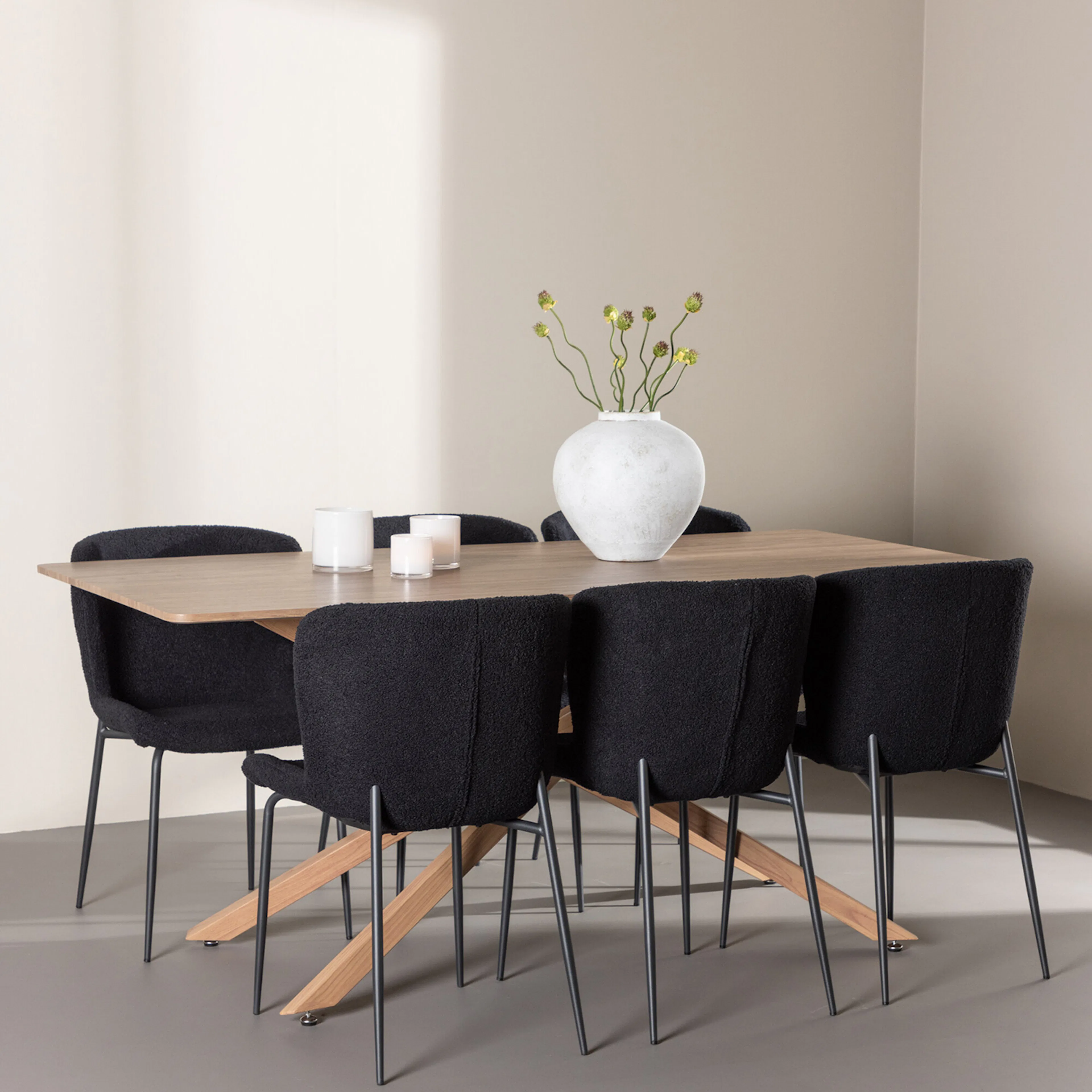 Matgrupp Venture Home Piazza 180 med 6 st Modesto Stolar Teddy