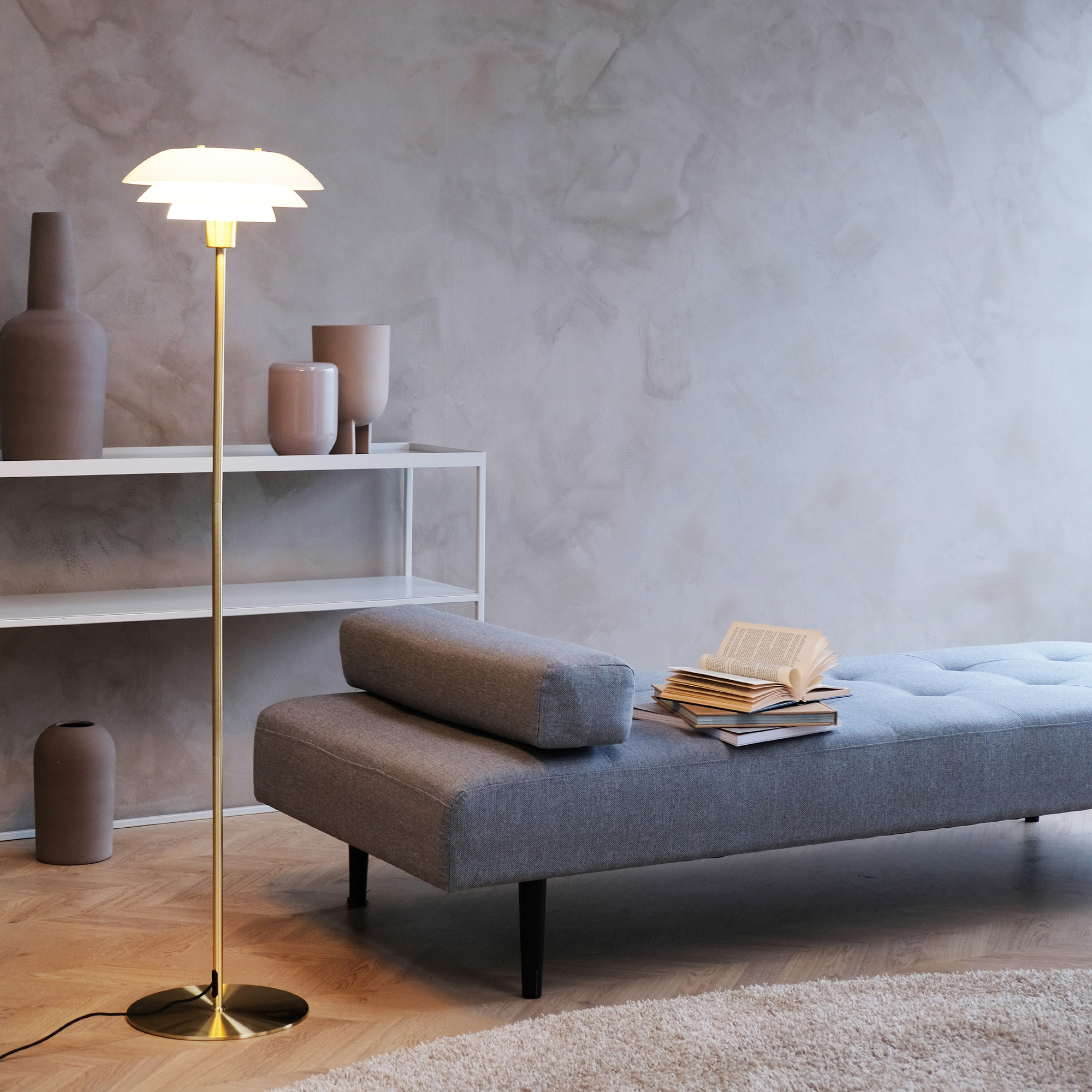 Golvlampa Dyberg Larsen DL31 Opal/Mässing