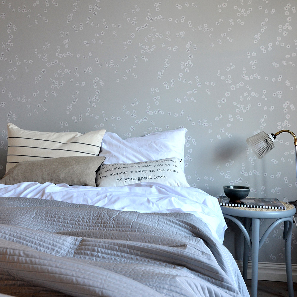 Tapet Mimou Falling Flowers Grey