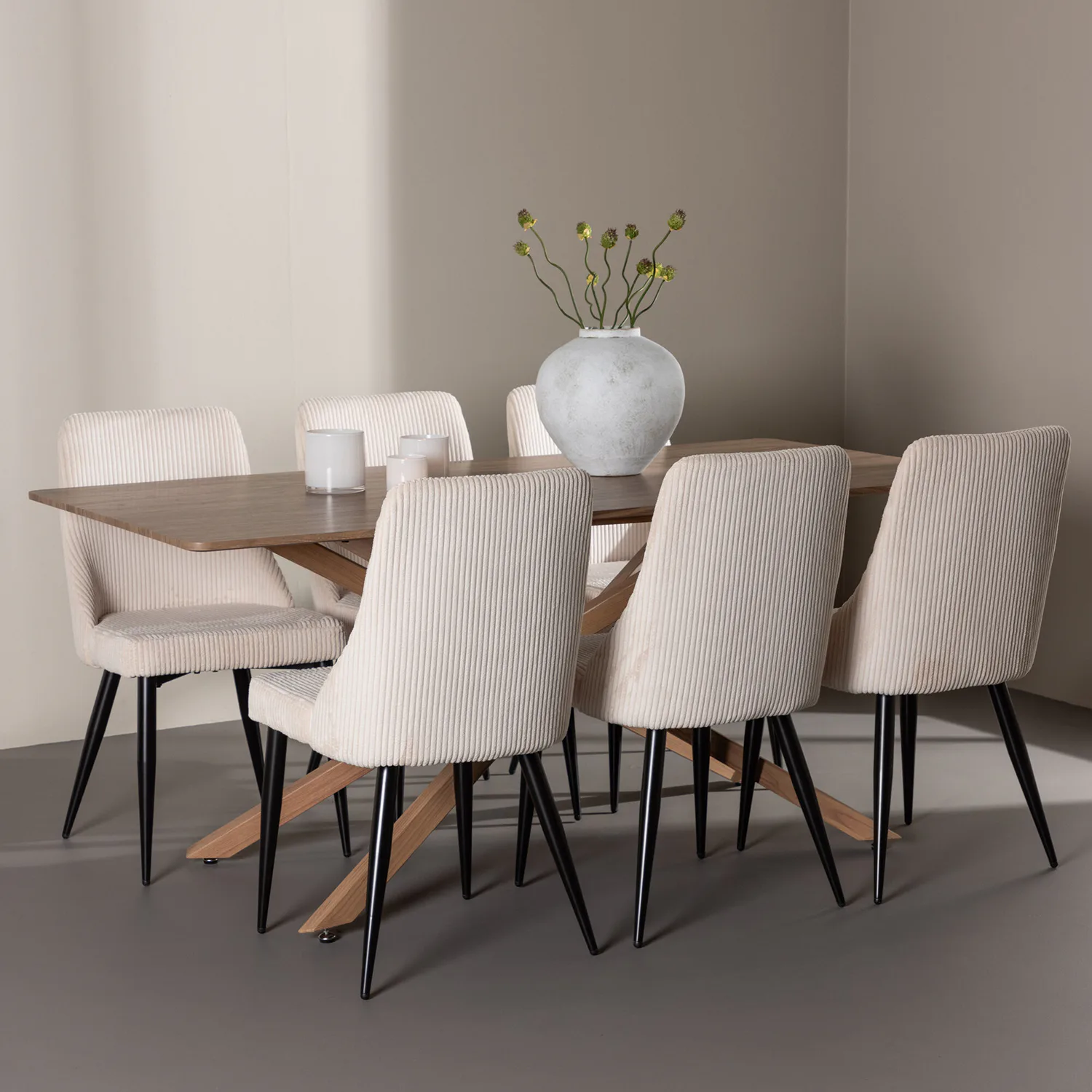 Matgrupp Venture Home Piazza 180 med 6 st Leone Stolar