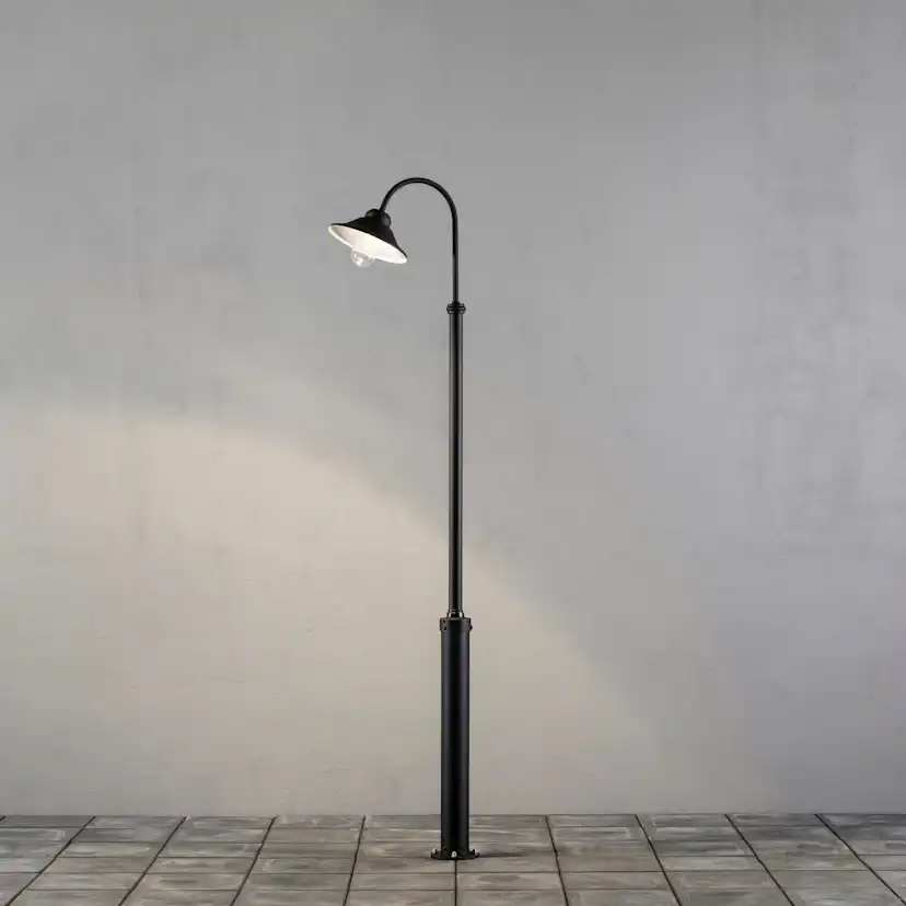 Stolplykta Gnosjö Konstsmide Vega Dimbar LED 8W med Stolpe