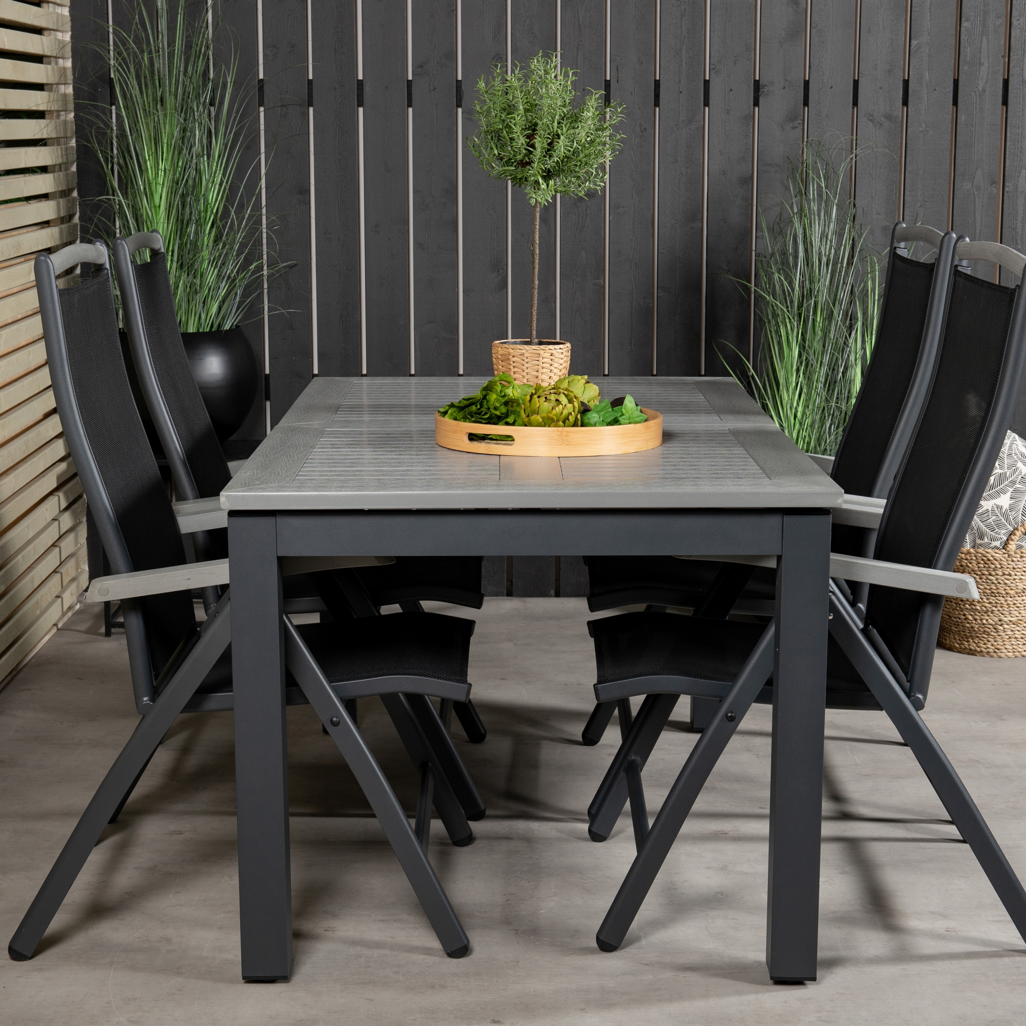 Albany Dining Table 160/240*100 - Svart Alu / Grey Aintwood+ Svart/Grå