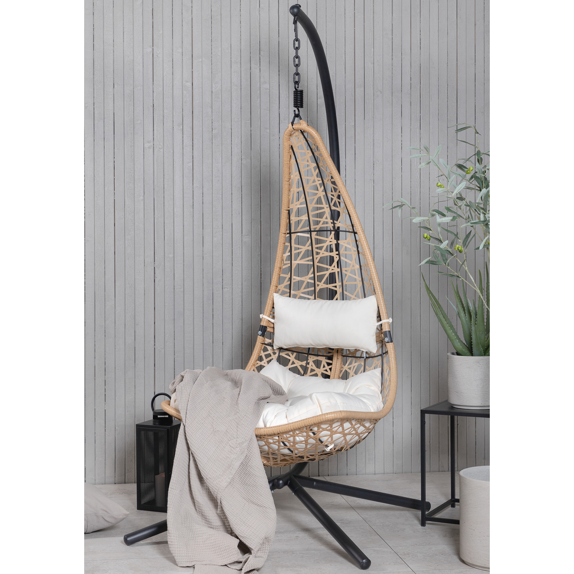 Edinburgh Hanging chair - Black frame/nature wicker/white cu Svart/Natur
