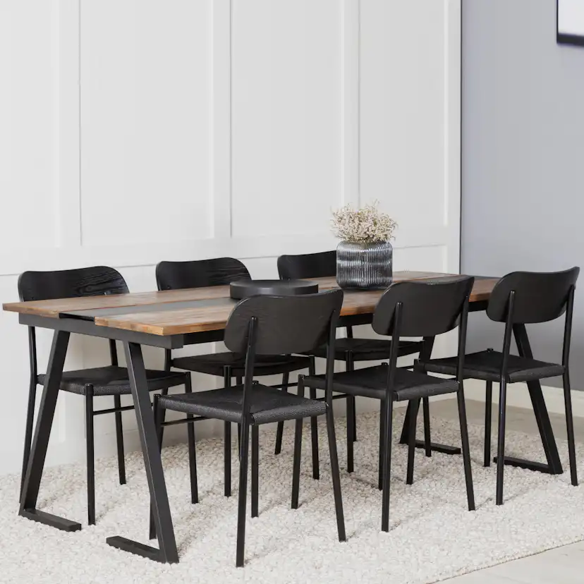 Matgrupp Venture Home Jakarta med 6st Polly Stolar