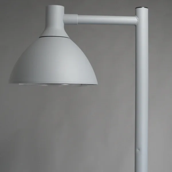 Grå