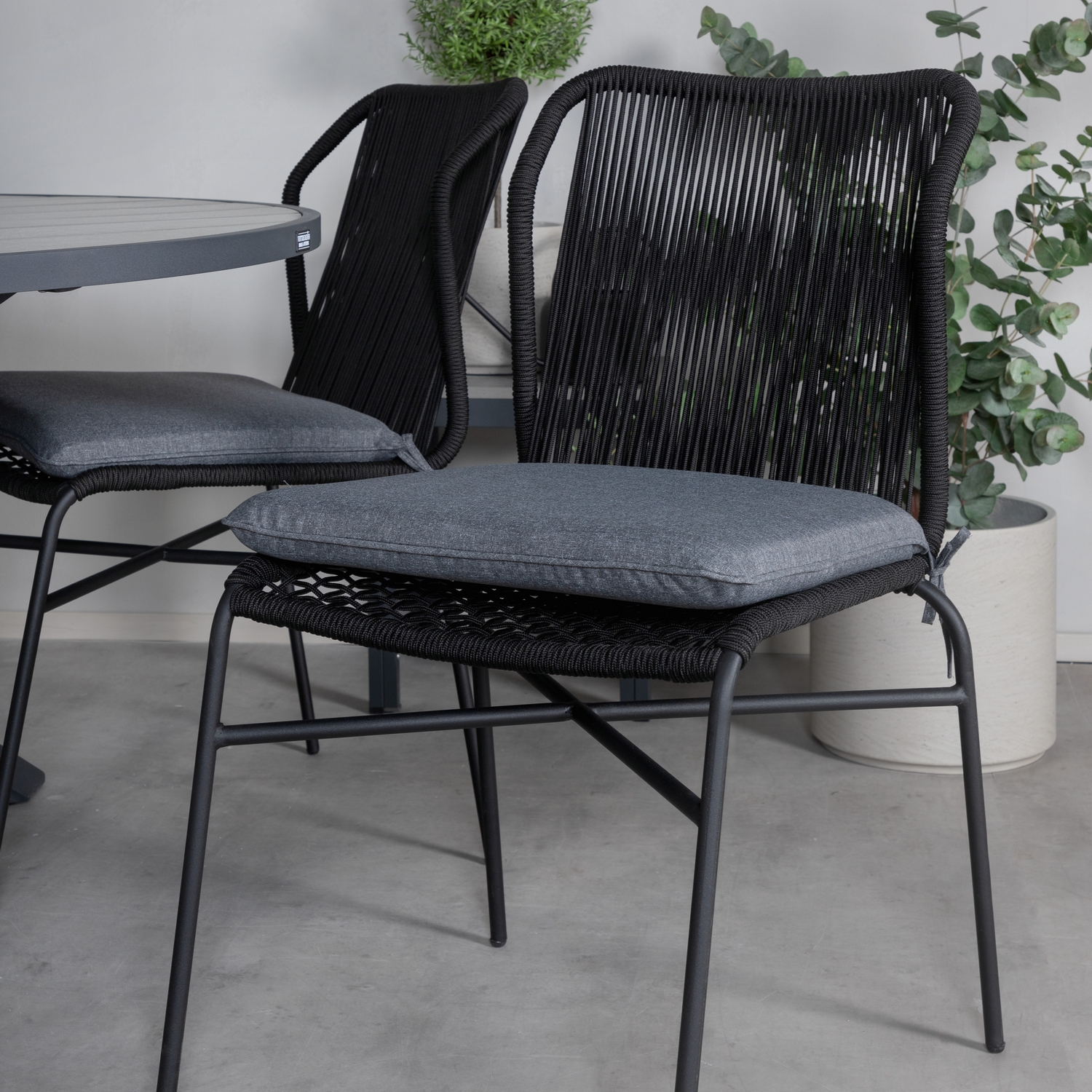 Matgrupp Utomhus Venture Home Pincy med 6 Jefferson Stapelbara Trädgårdsstolar