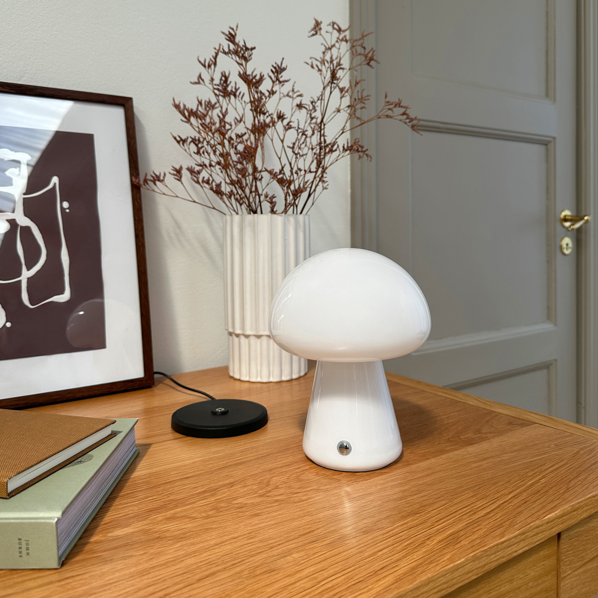 Portabel Bordslampa Dyberg Larsen Mushroom Uppladdningsbar Vit
