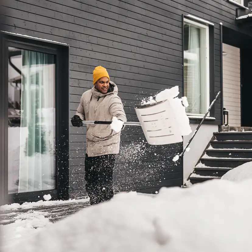 Snöskyffel Fiskars Snow Light 44 cm