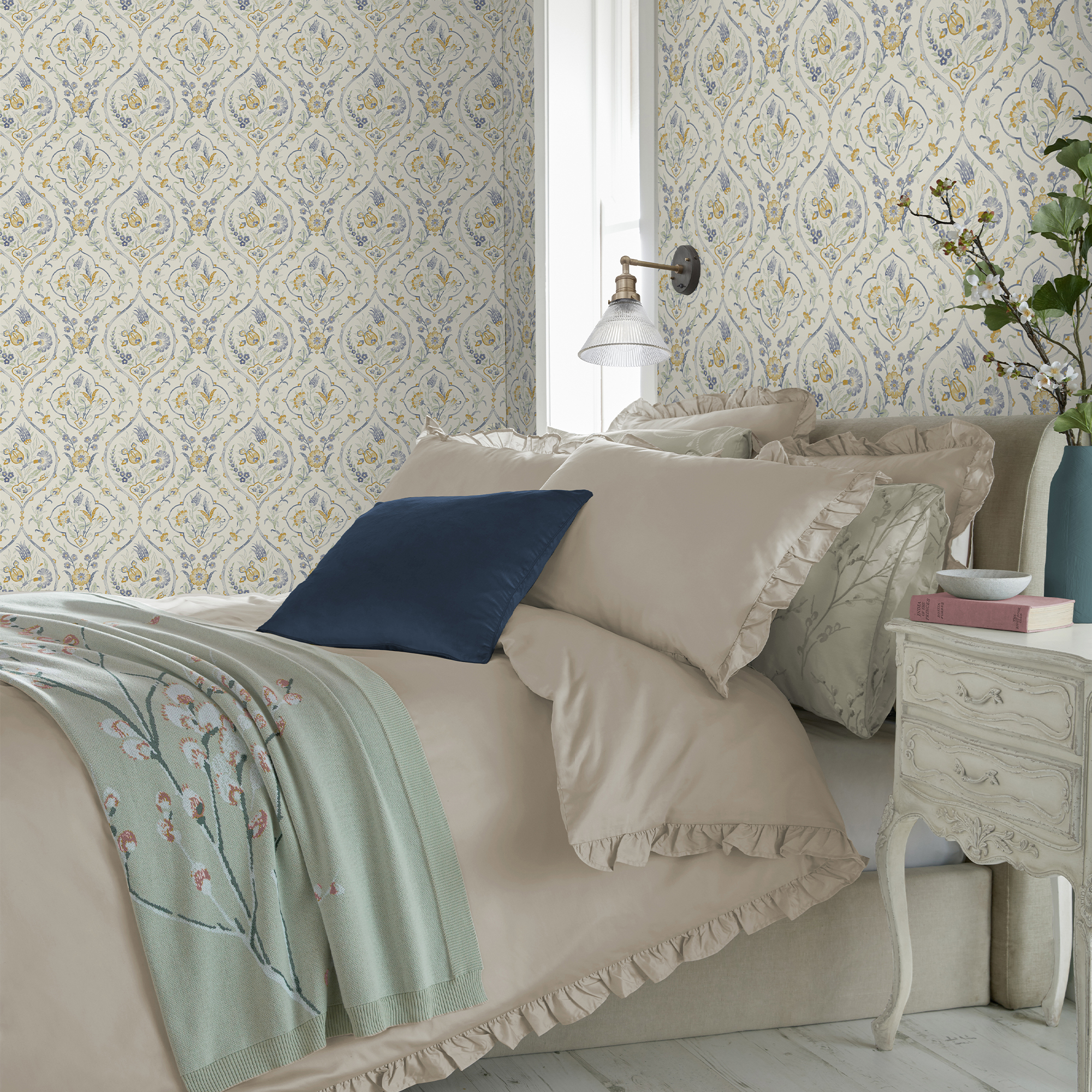 Tapet Laura Ashley Foscot Damask Pale Ochre Gul 121070