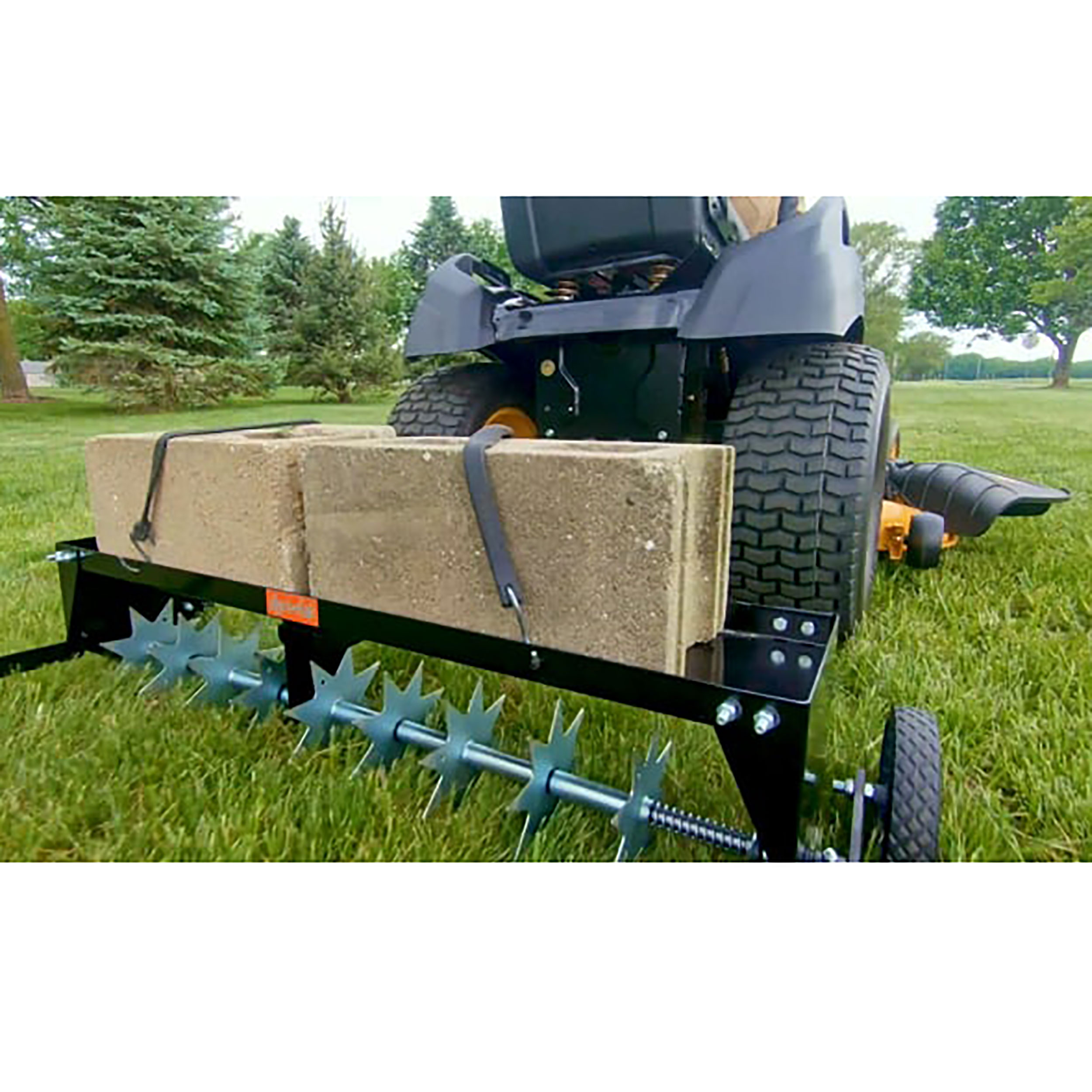 Vertikalskärare Agri-Fab Bogserad