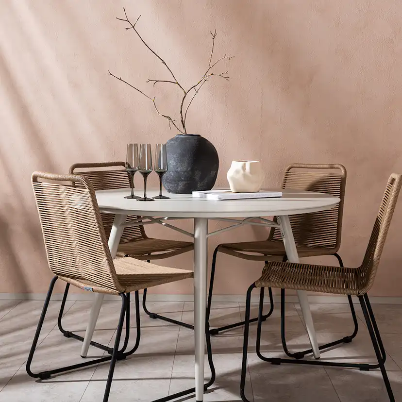 Matgrupp Utomhus Venture Home Lina med 4 Black Trädgårdsstolar