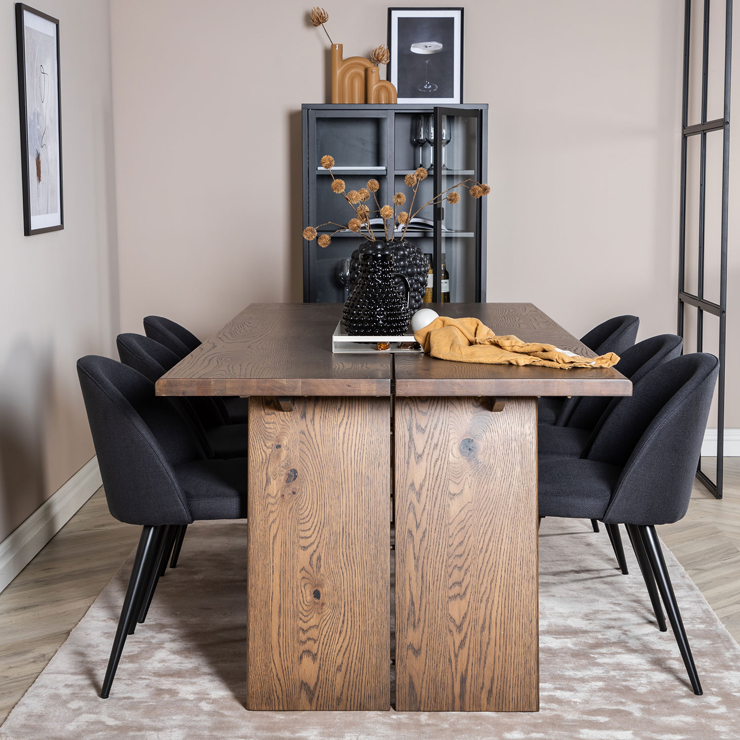 Matgrupp Venture Home Logger med 6 Velvet stolar