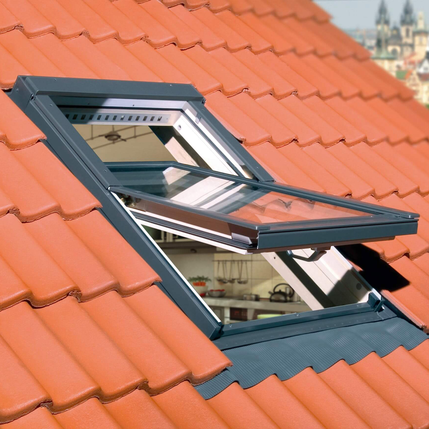 Takfönster Fakro Pivåhängt 3-Glas Lagerfört