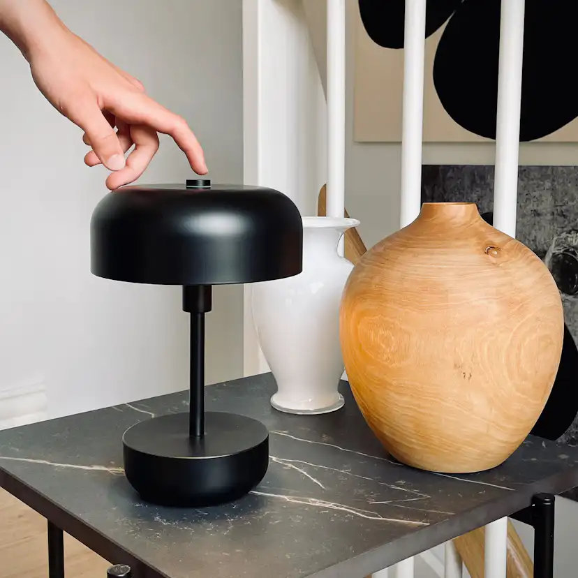 Portabel Bordslampa Dyberg Larsen Haipot LED Uppladdningsbar Svart
