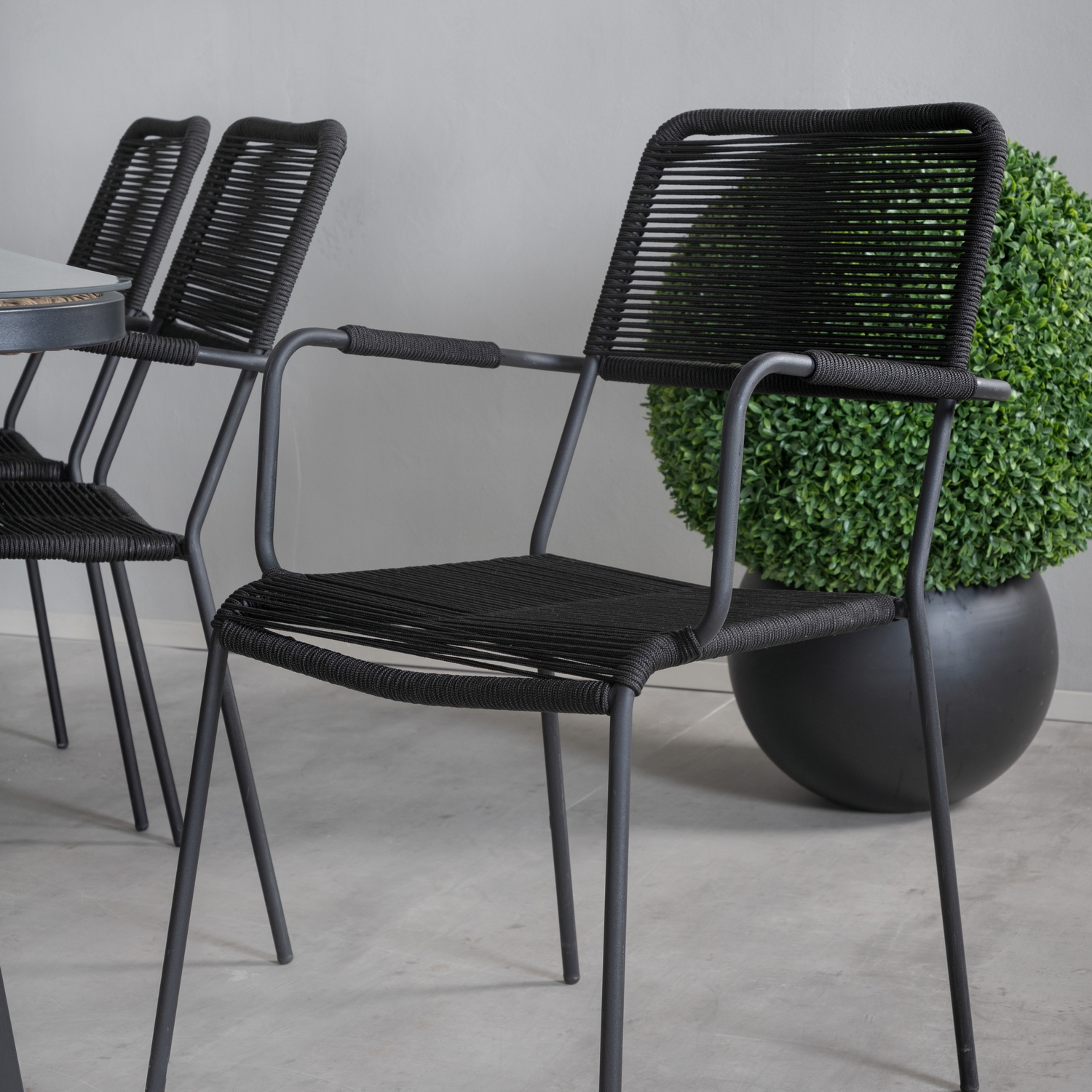 Paola Dining Table - Black Steel / Nature Wicker - 200*100+L Svart