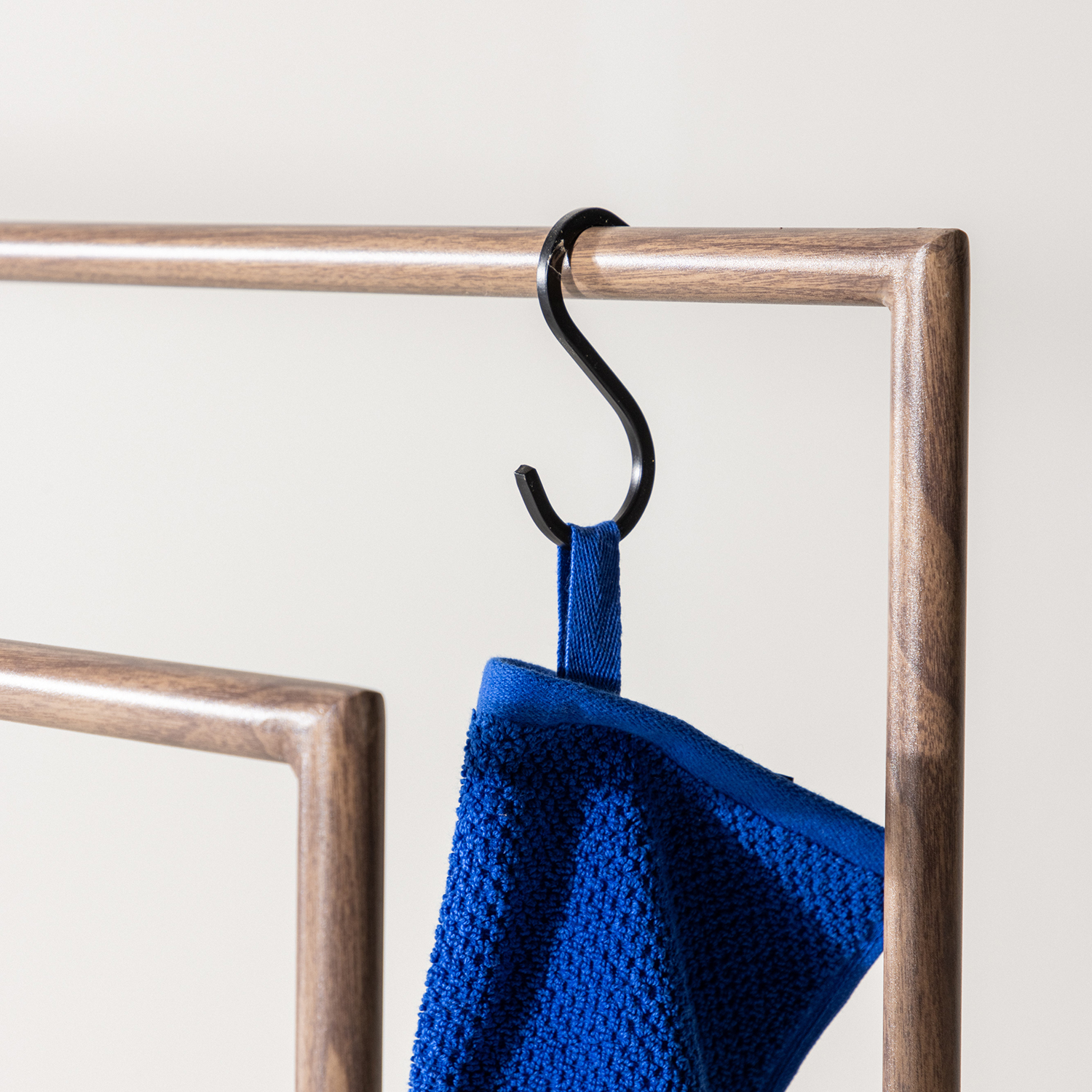 Alva Clothing Hanger - Black / Steel Klädhängare Venture Home Alva