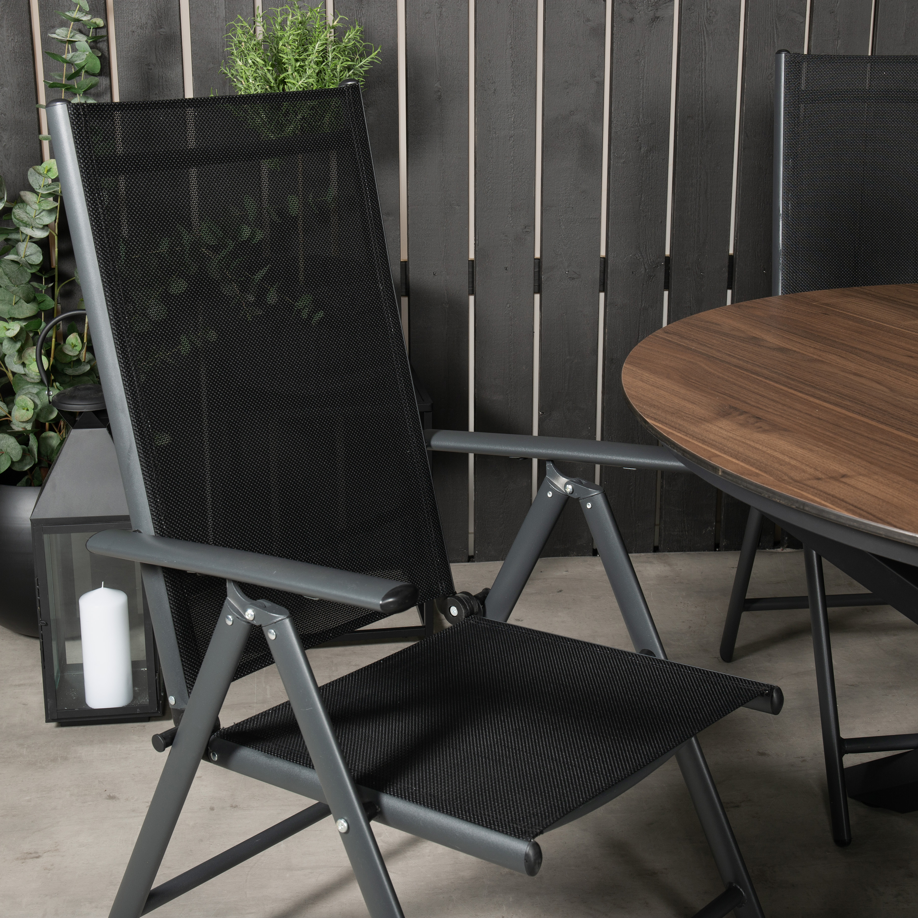Matgrupp Venture Home Lea Ø 120 med 4 Bront Stolar