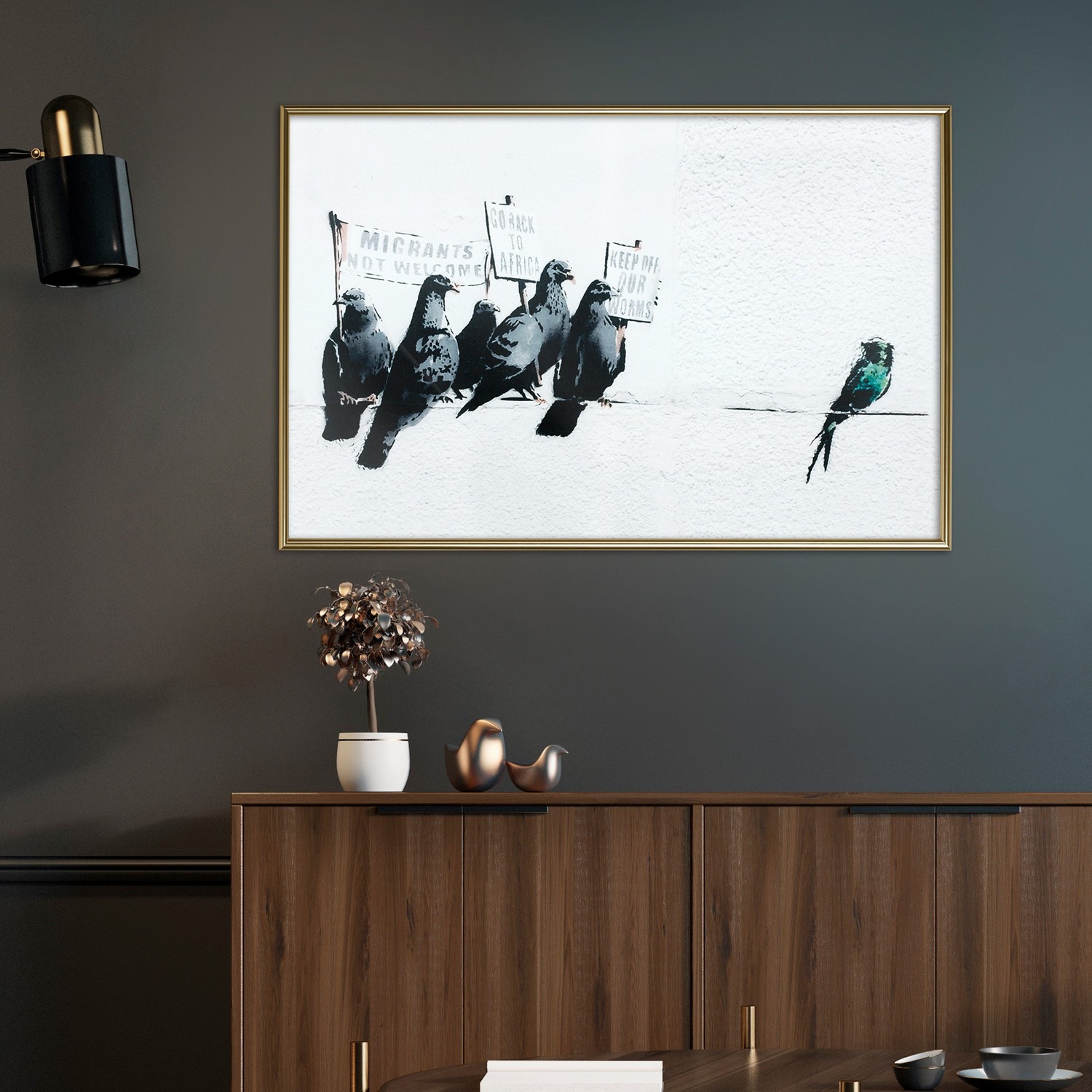 Affisch - Xenophobic Pigeons [Poster] 45x30 Guld ram, 45x30 cm