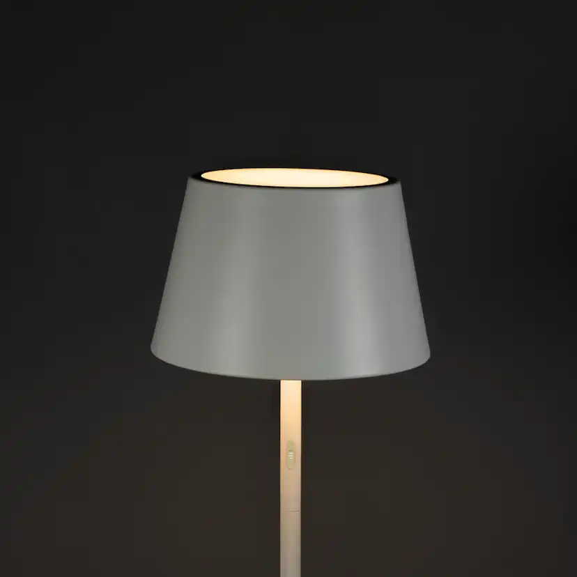 Golvlampa Gnosjö Konstsmide Pomezia USB