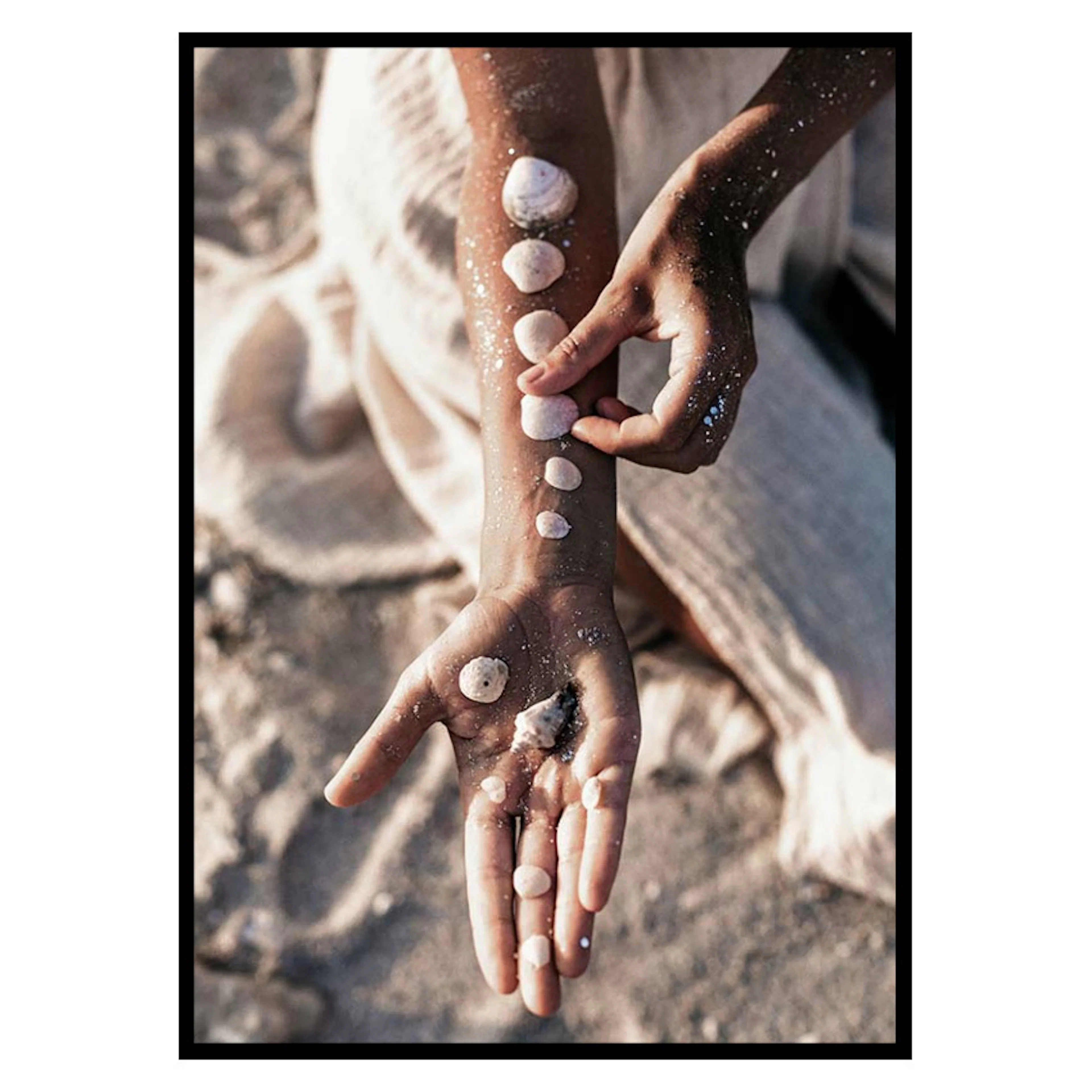 Poster Gallerix Sea Shells On Arm