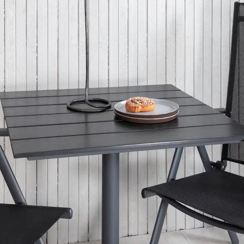 Cafégrupp Venture Home Canucks med 2 Bront Stolar