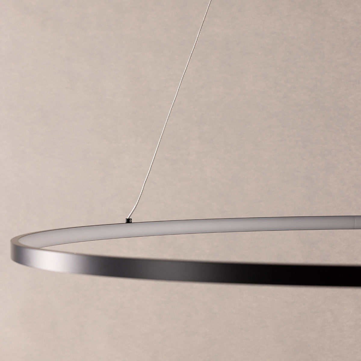 Taklampa Vind Rödäng x Josefin Lustig LED-Lampa Svart Aluminium
