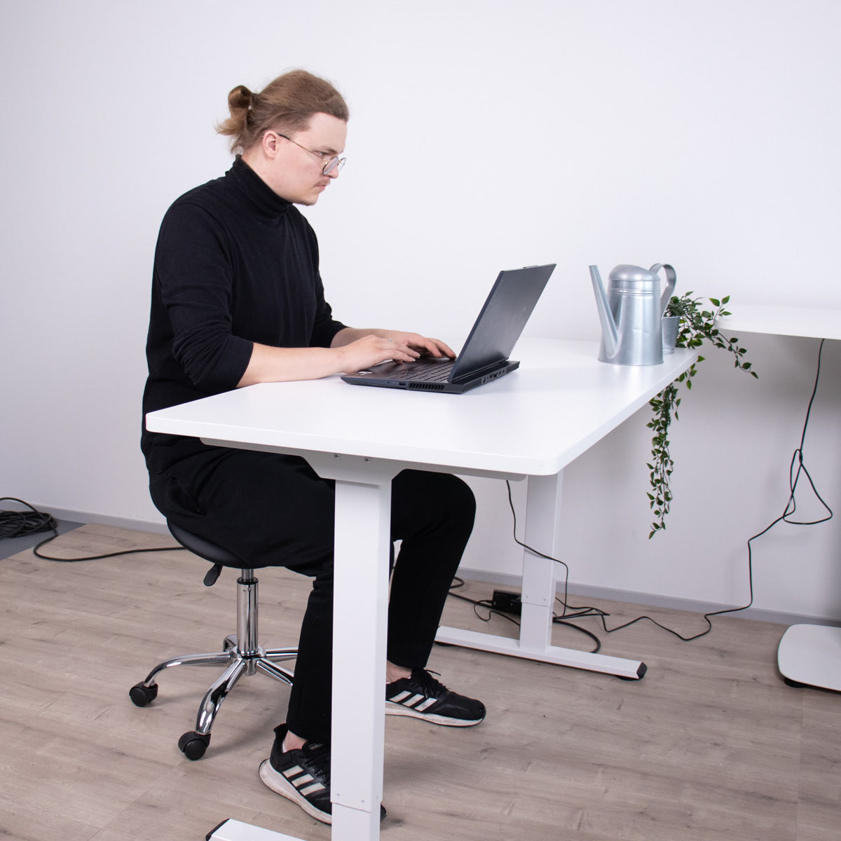 Skrivbord Lykke M200 140x70 cm Höj- och sänkbart