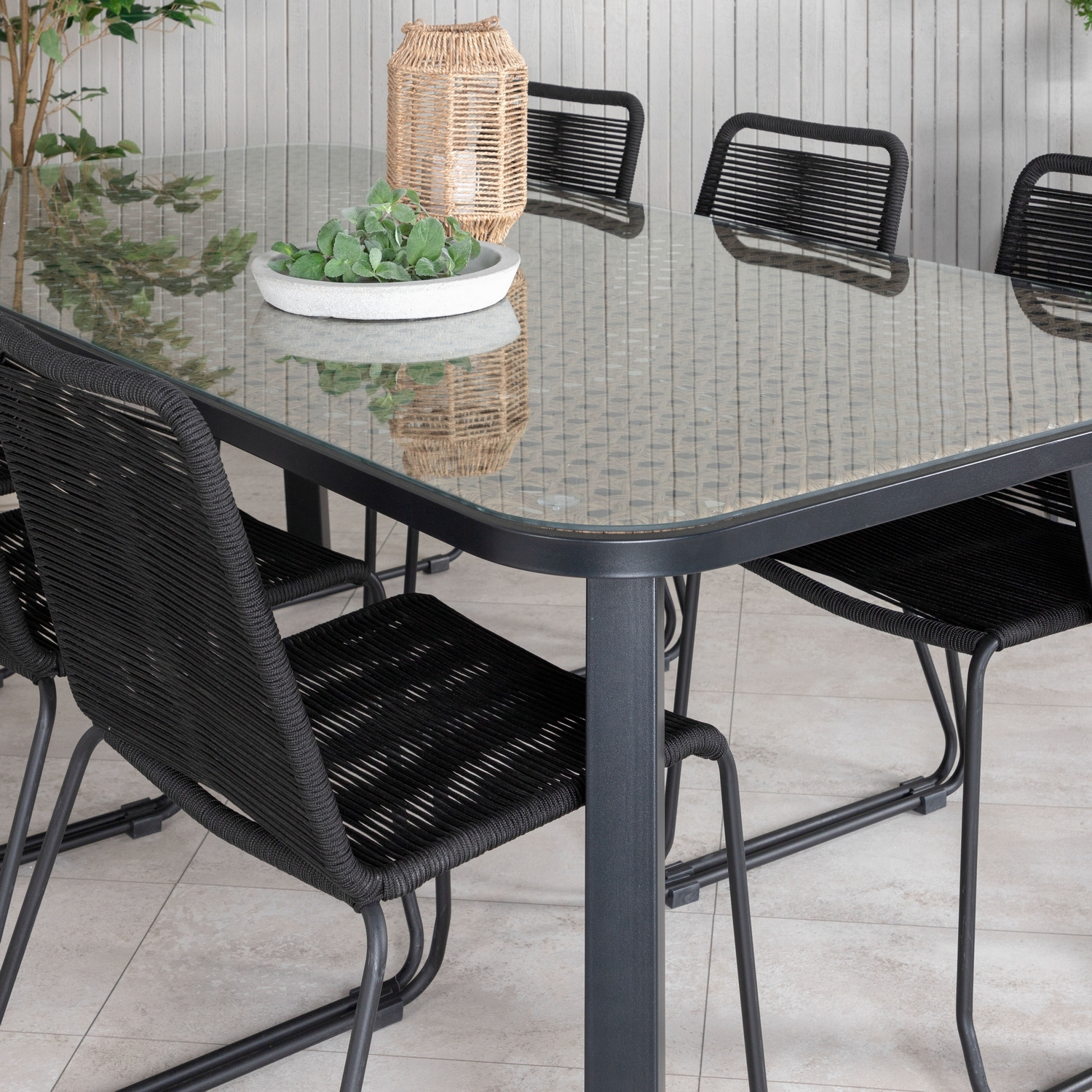 Matgrupp Venture Home Peoria med 6 Leon Stapelbara Matstolar