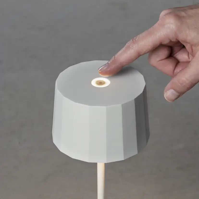 Positano bordslampa vit USB Vit