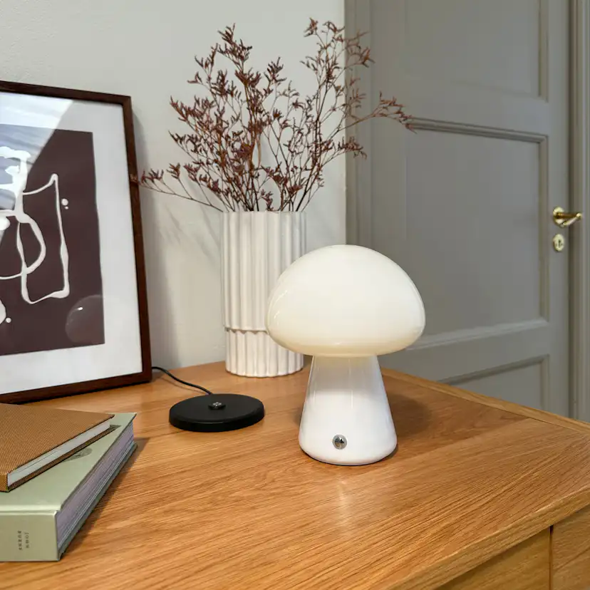 Portabel Bordslampa Dyberg Larsen Mushroom Uppladdningsbar Vit