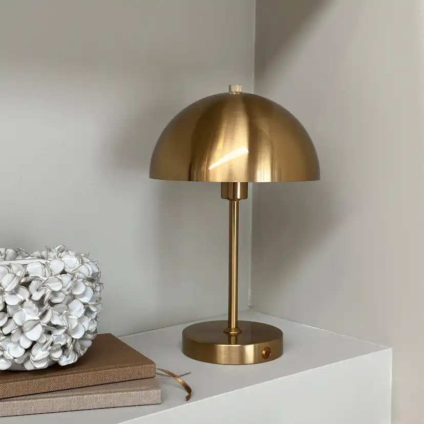 Portabel Bordslampa Dyberg Larsen Stockholm LED Uppladdnings Antikmässing
