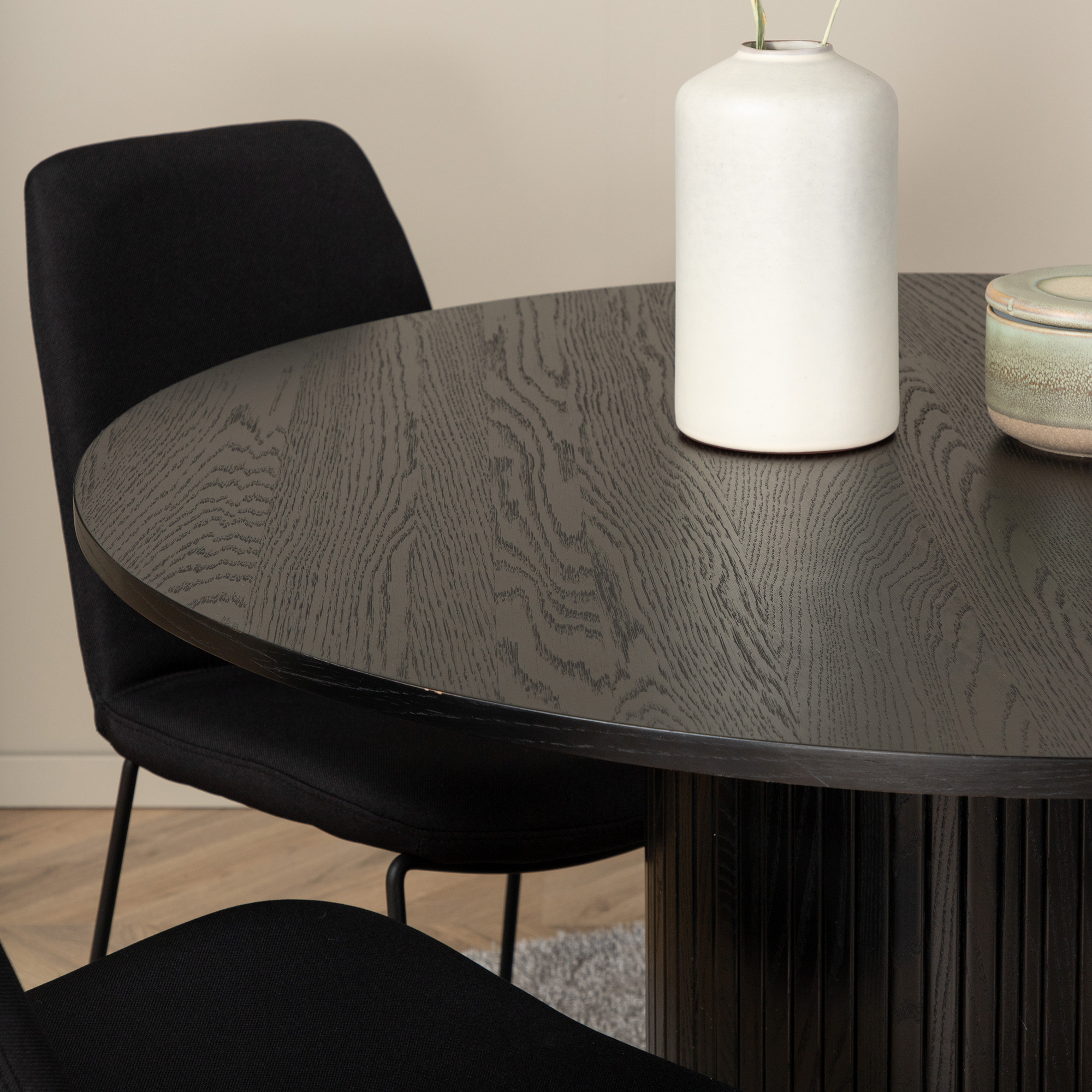 Matgrupp Venture Home Bianca Rund med 4 Muscot Stolar