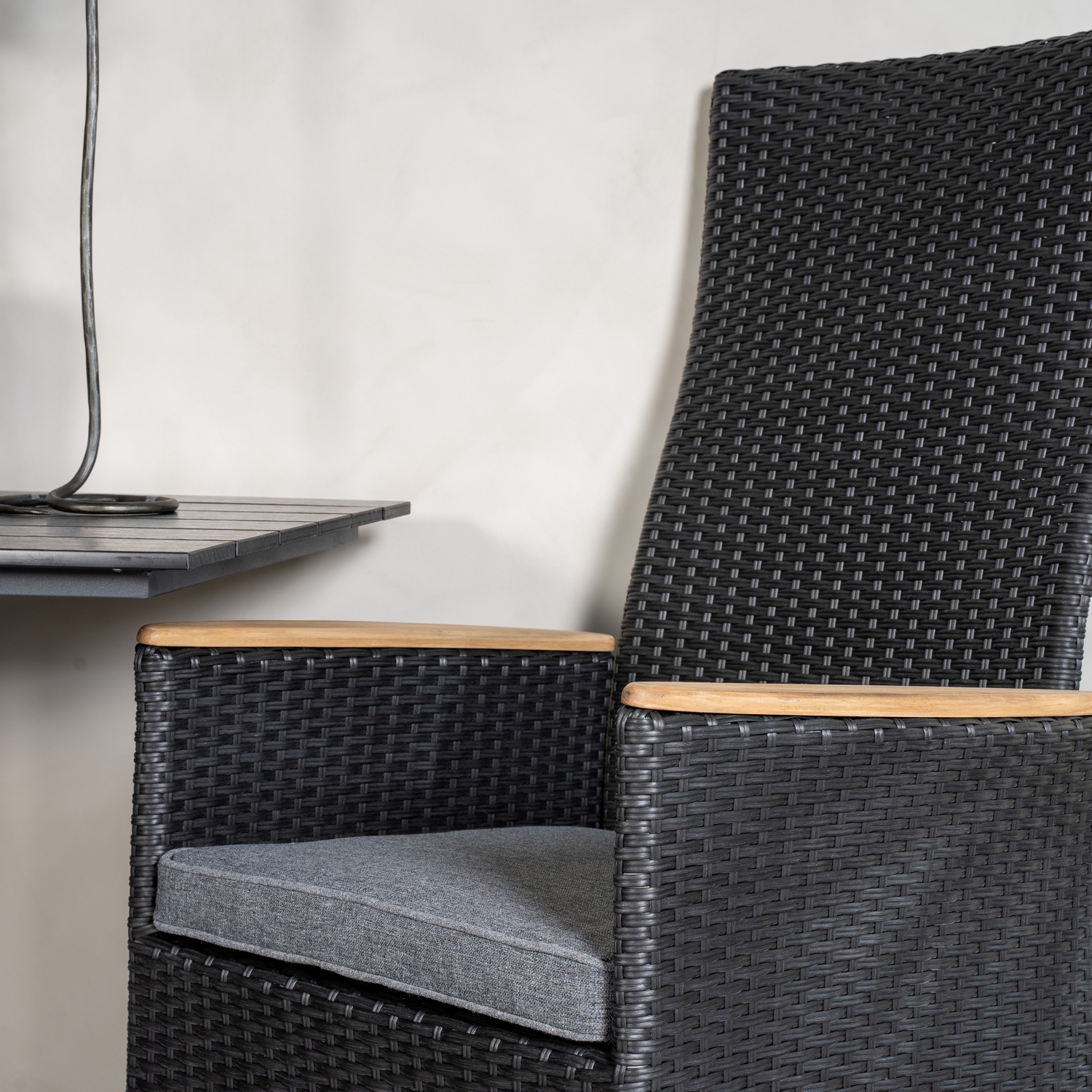 Cafégrupp Venture Home Canucks med 2 Pishi Matstolar