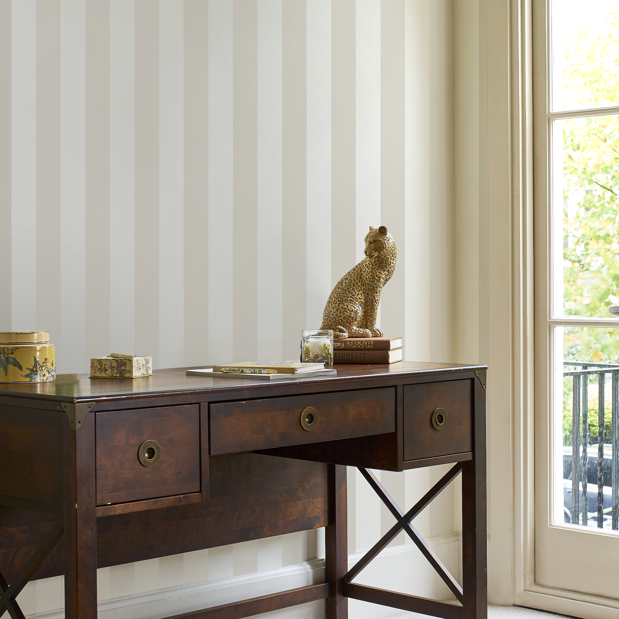 Tapet Laura Ashley Lille Pearlescent Streifen Linen