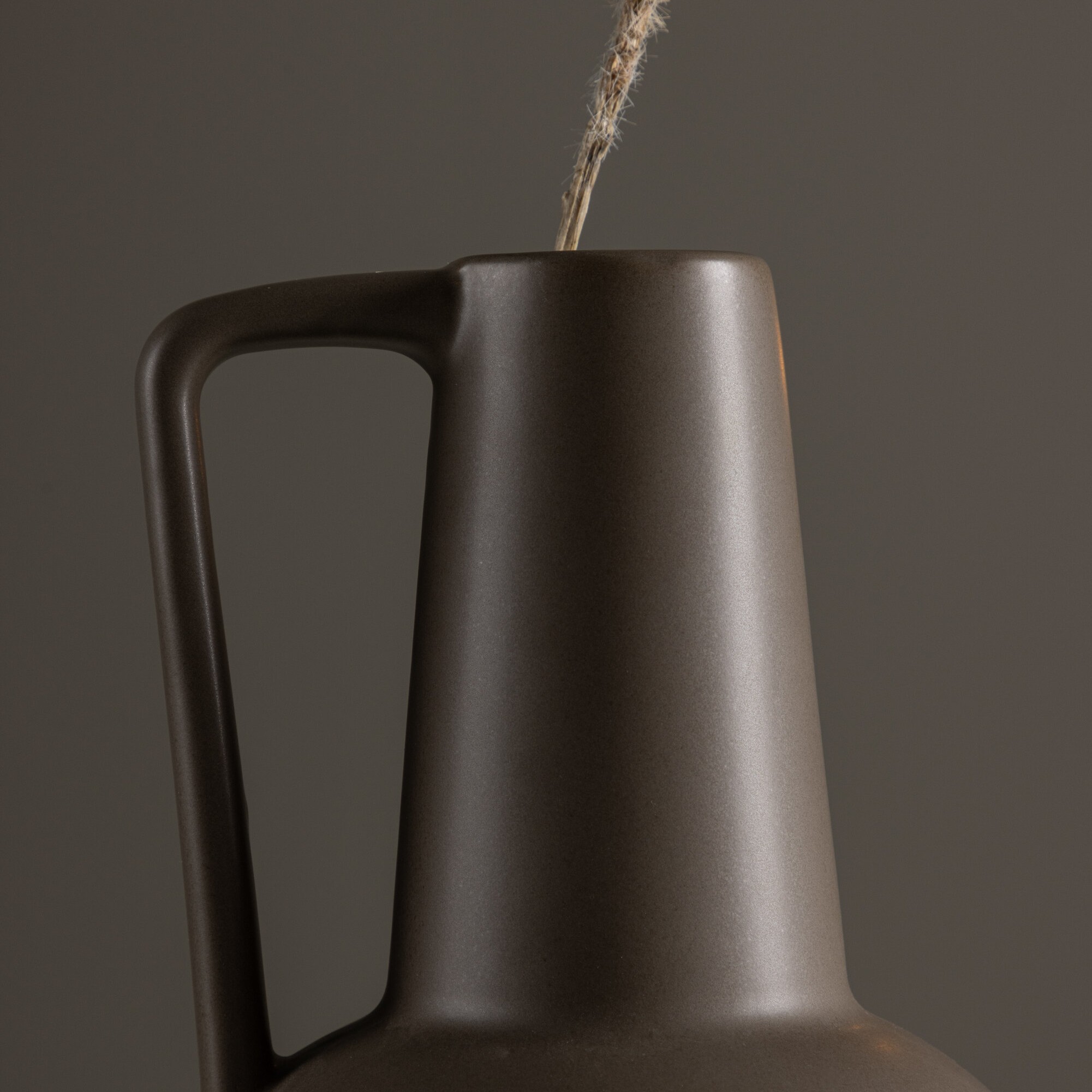 Lane Vase - Matte Brown - 15*15*22cm Svart