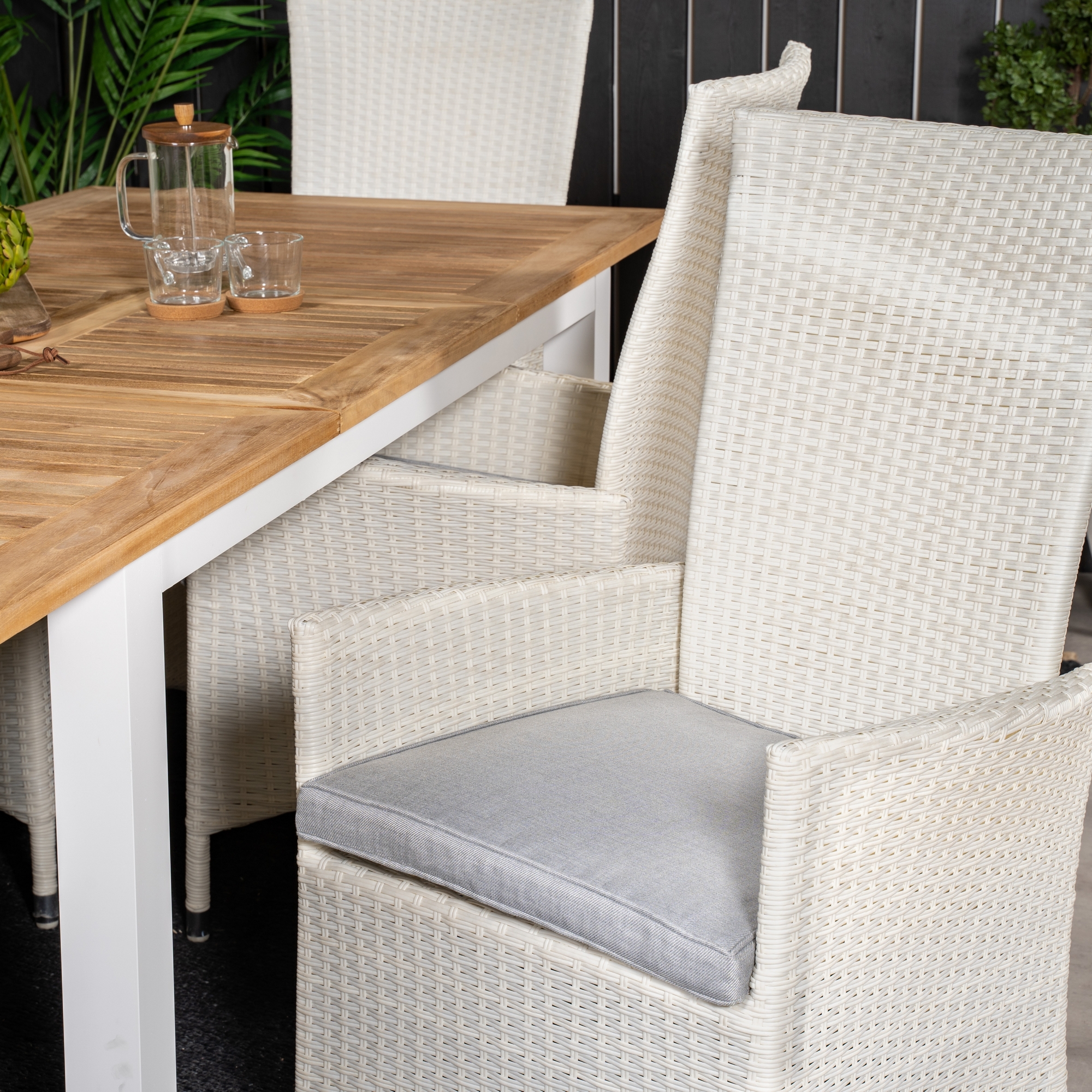 Matgrupp Venture Home Perla 152/210 med 6 Pishi Matstolar