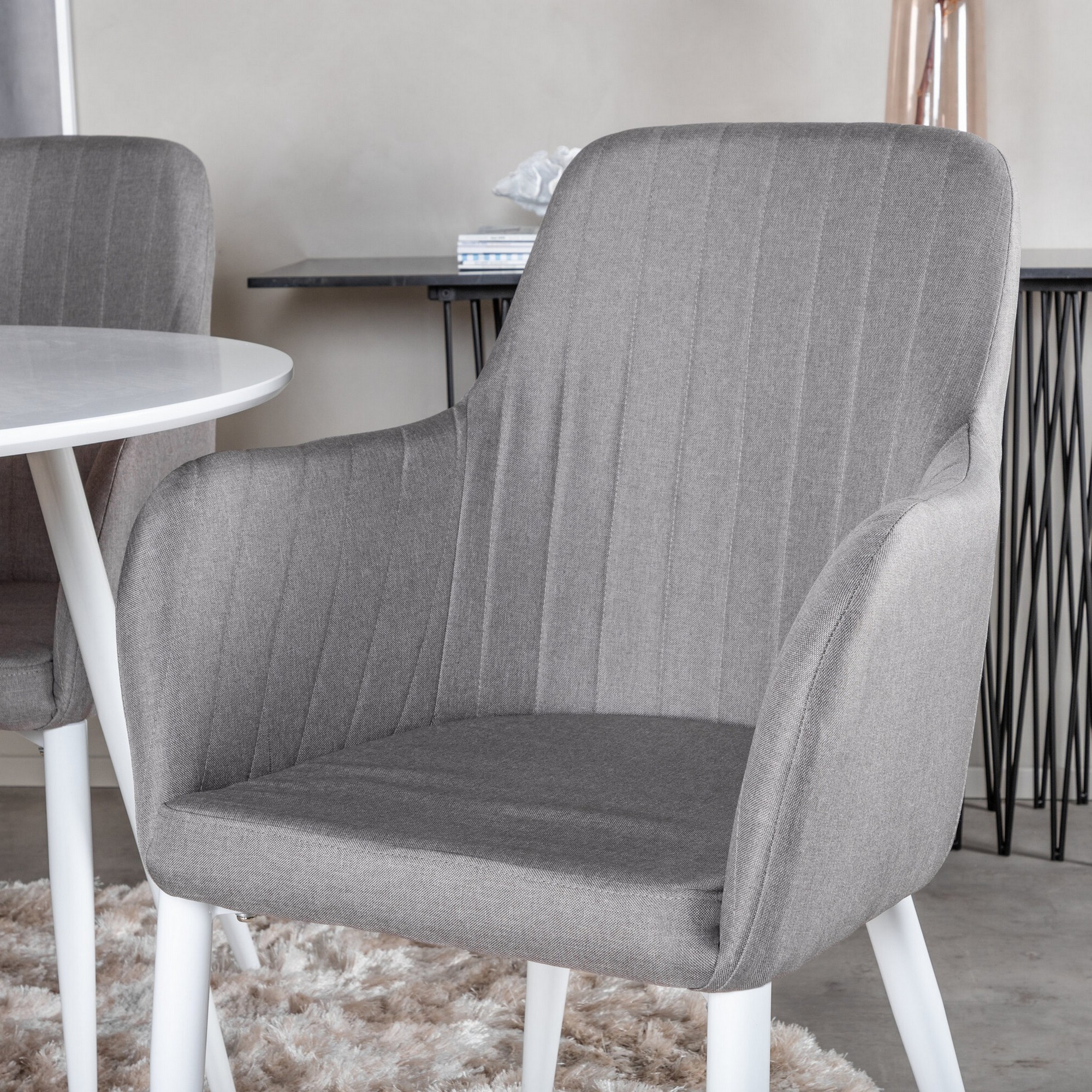 Matgrupp Venture Home Plaza Runt Matbord Ø100 cm & 4 Comfort Stolar