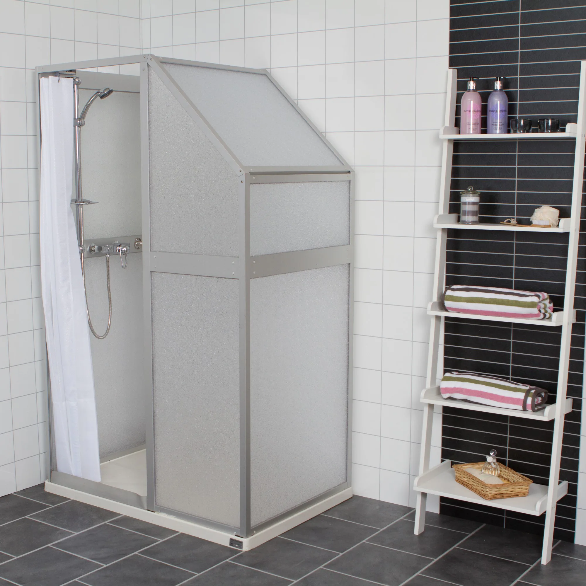 Västia Duschrum® 1200 x 700 45-kar, snedtak H Höger