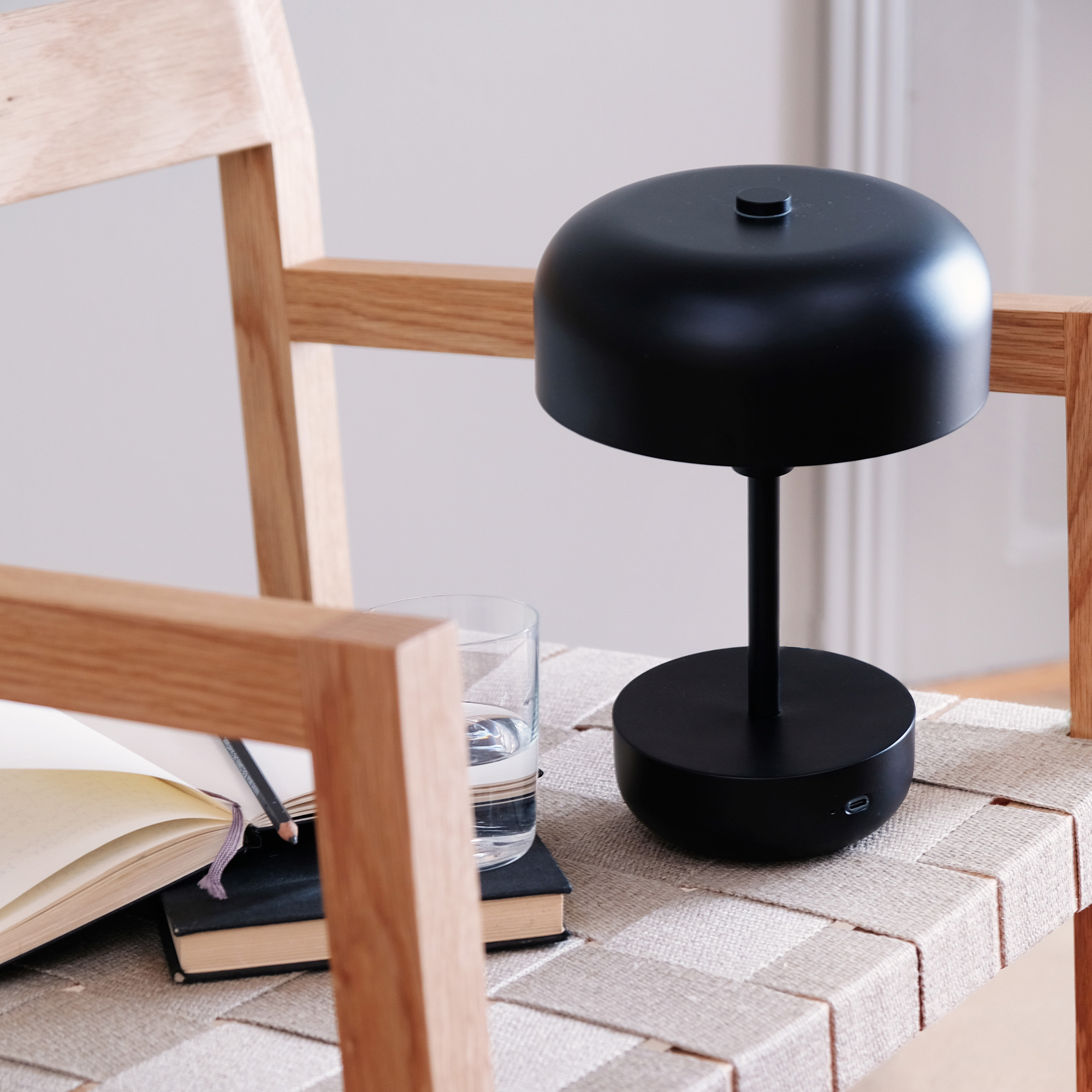Portabel Bordslampa Dyberg Larsen Haipot LED Uppladdningsbar Svart