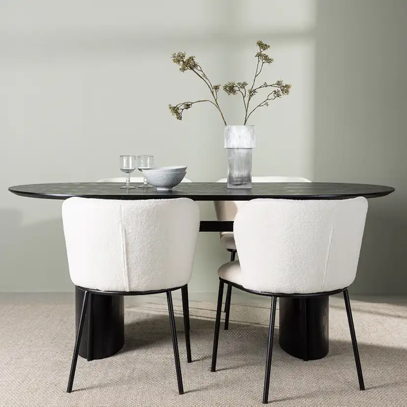 Matgrupp Venture Home Isolde Ovalt Matbord 180 cm & 4 Edina Stolar i Vit Boucle