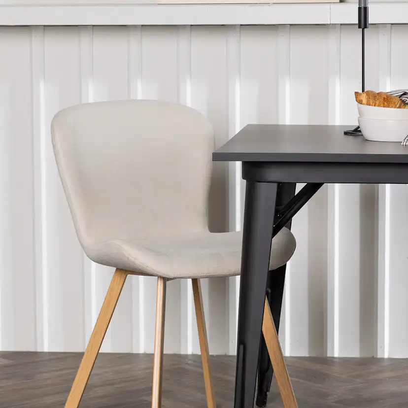Matgrupp Venture Home Tempe med 2 st Lilja stolar