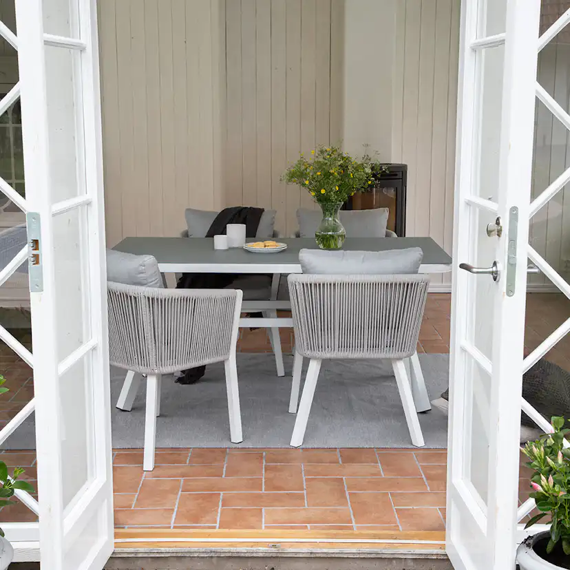 Matgrupp Venture Home Vyn Vit med 4 Vyn Matstolar